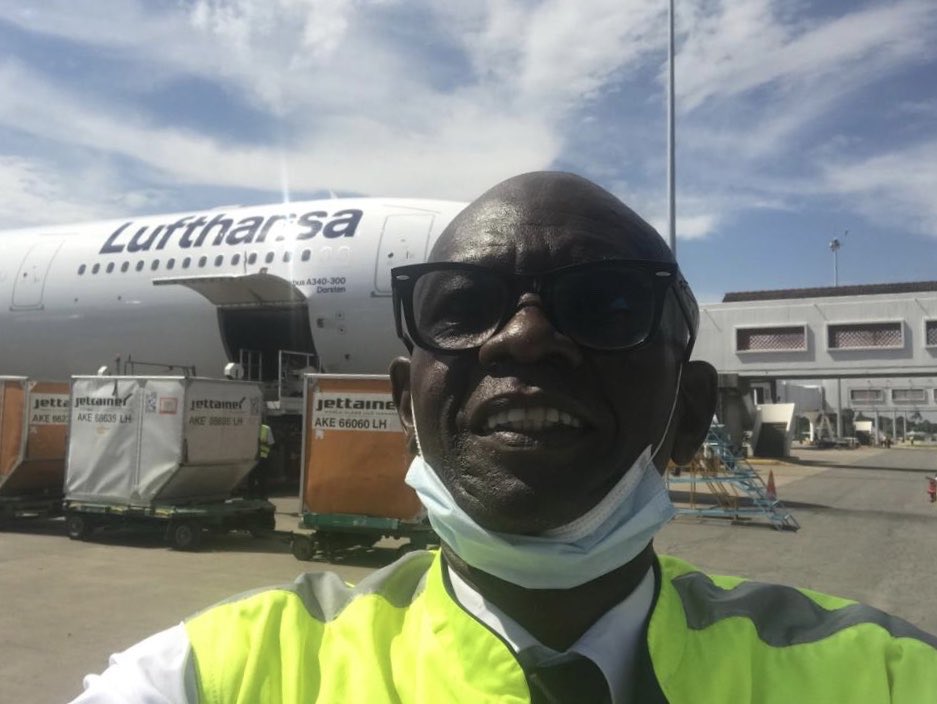 lufthansaNews's tweet photo. LH341 left Mombasa @KenyaAirports for Frankfurt today - on board the #A340: German Tourists on the way home. Because Mombasa isn't a regular LH destination, the station manager drove 7h from Nairobi to handle this flight. 📸: Y. Aplogan #WeAreInThisTogether https://t.co/0kAafsgLWG