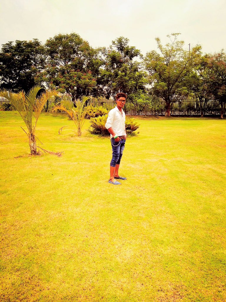 Allu_Arjun1999's tweet photo. #AlluArjun #AmitKumarBhagat #Bilaspur #Lailunga #Kotba #Raigarh #4MFanaticsForAlluArjun https://t.co/t8hBPS9cD5