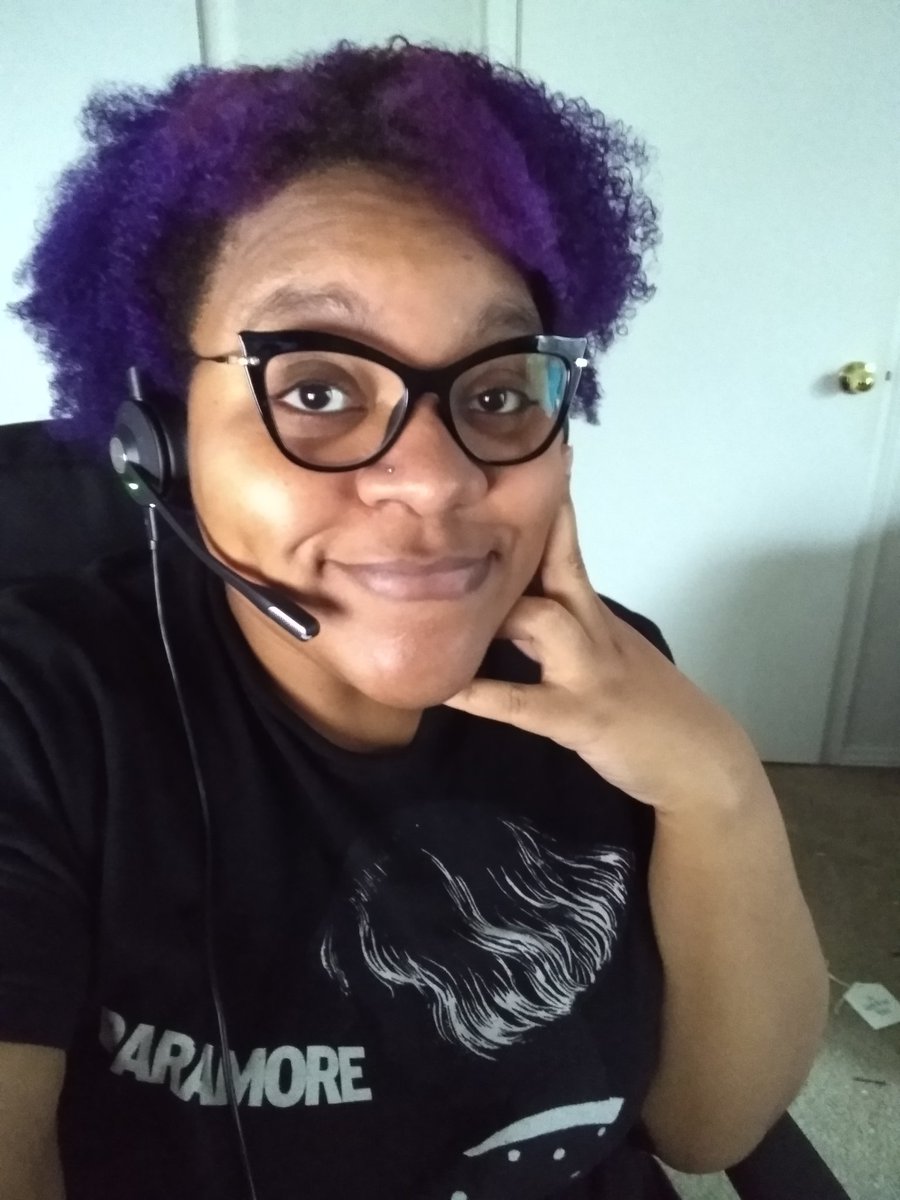 MamaWalrus8's tweet photo. Happy Monday or something. Day whatever of bandshirts. Working from home during #apocalypse2020 #brandneweyes #Paramore #awkwardsmile https://t.co/uoZzHsiYGj