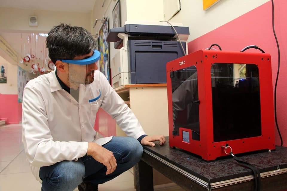 🇹🇷81 İL 81 İYİ ÖRNEK🇹🇷
Manisa BİLSEM ekibi, sağlık çalışanlarımıza MASKE  (SİPERLİK) üretimine başladı...
<a href="/ziyaselcuk/">Ziya Selçuk</a> <a href="/safran1958/">Mustafa SAFRAN</a> <a href="/tcmeb/">Millî Eğitim Bakanlığı</a> <a href="/meb_argeturkiye/">MEB AR-GE TÜRKİYE 🇹🇷</a> @hmzaydg <a href="/BilsemManisa/">Manisa Bilsem</a> <a href="/il_mem_45/">Manisa İl Millî Eğitim Müdürlüğü</a> <a href="/mdikici45/">Mustafa Dikici</a> 
#memargetürkiyepaylaşımgünleri