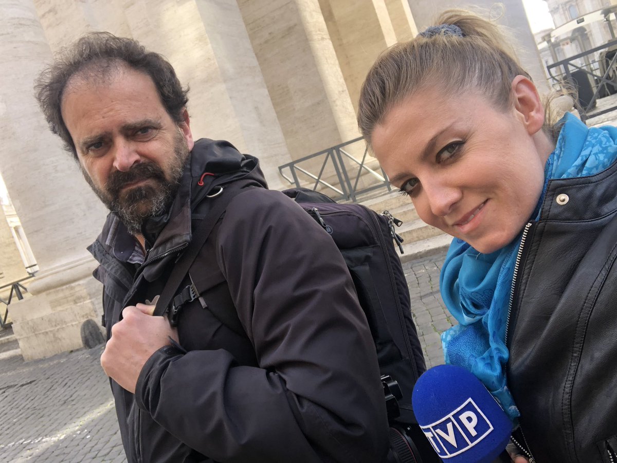 mwolinskariedi's tweet photo. Czekamy na was w komplecie z najnowszymi info o sytuacji na froncie #Coronaviriusitalia już niebawem w #OTSM na @tvp_info, a także w @PanoramaTVP @WiadomosciTVP Odrobinę uśmiechu posyłam z wiosennego Rzymu 😙🌸🌼 @PLinItalia @Anna_M_Anders #Vaticano #CoronaUpdate https://t.co/0G161K8Vlt