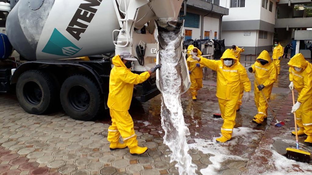 Donaremos 48 mil litros de desinfectante como un aporte en la lucha contra el #Covid_19 #coronavirus 

Los ecuatorianos hemos demostrado que somos capaces de cosas grandes 🙌🏼 #AlEcuadorLoConstruimosJuntos