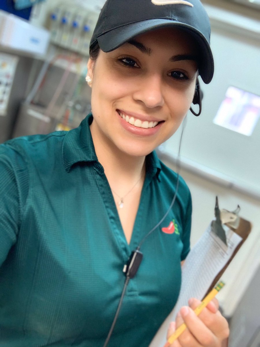 HHoux's tweet photo. Started a daily routine with our team last week.  I look forward to the pics every morning. Take a deep breath, give a thumbs up and send a pic.  🌶☀️❤️#InThisTogether #ChilisLove https://t.co/MJc2OwLM3S