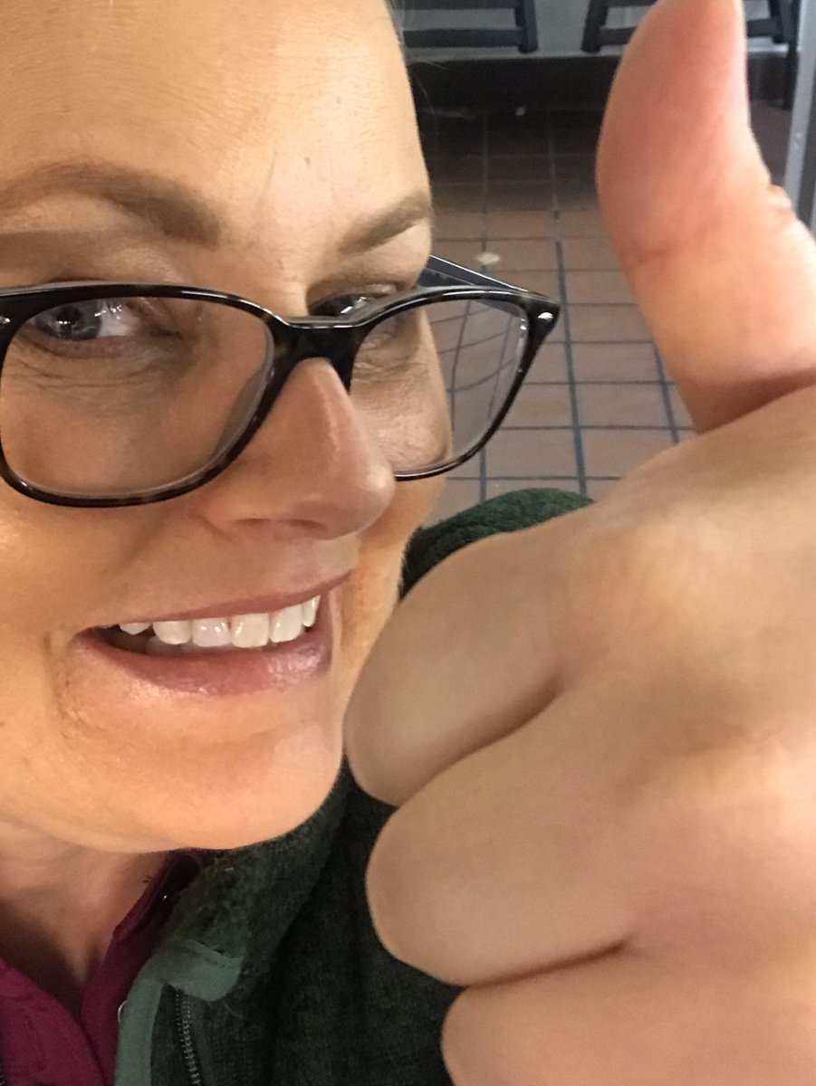 HHoux's tweet photo. Started a daily routine with our team last week.  I look forward to the pics every morning. Take a deep breath, give a thumbs up and send a pic.  🌶☀️❤️#InThisTogether #ChilisLove https://t.co/MJc2OwLM3S