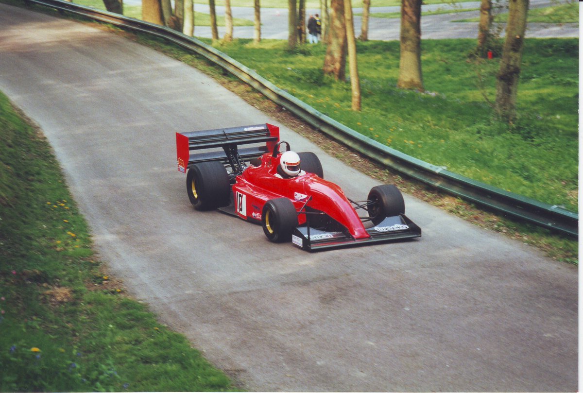 Hillclimb History: 5-time British Champion David Grace attacks The Esses @GL529RD with his <a href="/Cosworth/">Cosworth</a> DFR-powered Gould GR37 on his way to 2nd place in the opening Run Off, April 2000. #SpeedHillclimb #BritishHillclimb #Hillclimb