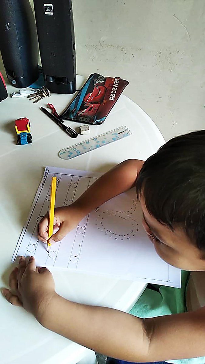 AyacuchoFPO's tweet photo. 🇻🇪 #30Mar ¡Activos en la contingencia! Nuestros niños y niñas de Educación Inicial de la UE El Tigre, División Ayacucho de la @Faja_Patriota, realizan actividades pedagógicas y productivas #CadaFamiliaUnaEscuela 

#CuarentenaEsSalud 
#FelizLunes  

@TineoPDVSA 
@BellorinPDVSA https://t.co/B5oqLCTL5o