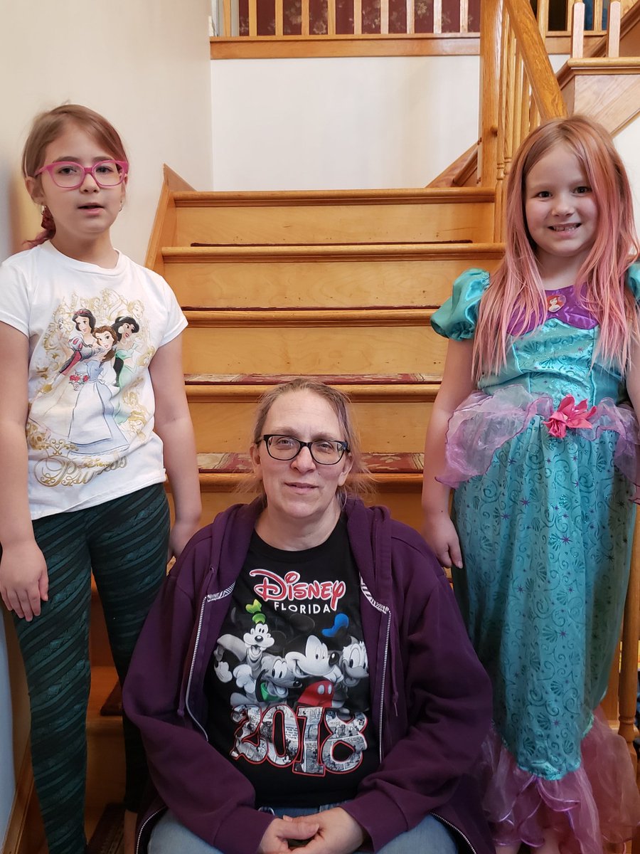 Lizb002's tweet photo. Disney day, new hair colors! #EFVirtualSpiritWeek https://t.co/ipSWFQPwlP