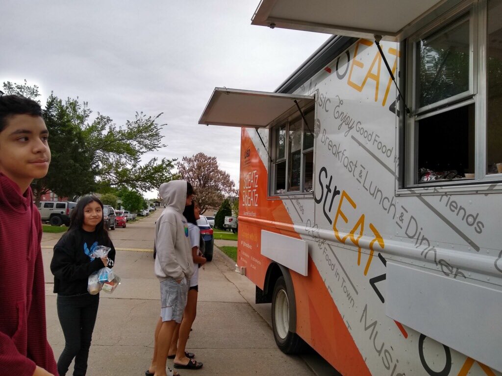 leighmarrott's tweet photo. The LISD food truck has arrived! @Killian_MS students are all smiles this morning! #LISDatHome #LISDthrive #BetterTogether https://t.co/ZMkARWADe1