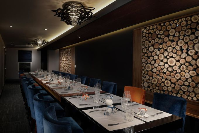 Located in a beaux-arts building in SF's Union Square, this beautiful modern space can accommodate corporate meetings, breakfasts, lunches, and dinners for up to 20 guests. Book this space on Spacefy today!