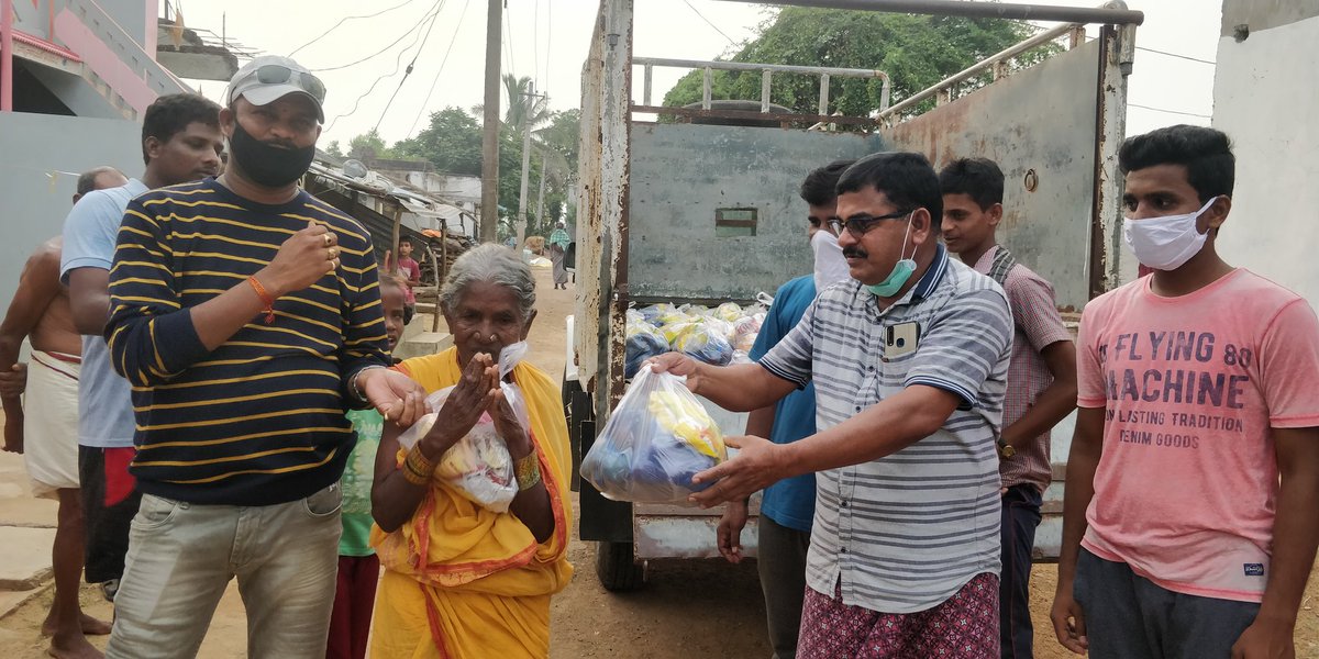 Our Team  #AAYuvathaHyd distributed Vegetables and other house needs to 60+ families today ! #StaySafeOne Name >> Many Loves Stylish Star  @alluarjun  #HappyBirthdayAlluArjun #Pushpa  @AlluSirish Team  #AlluArjunYuvathaHyd