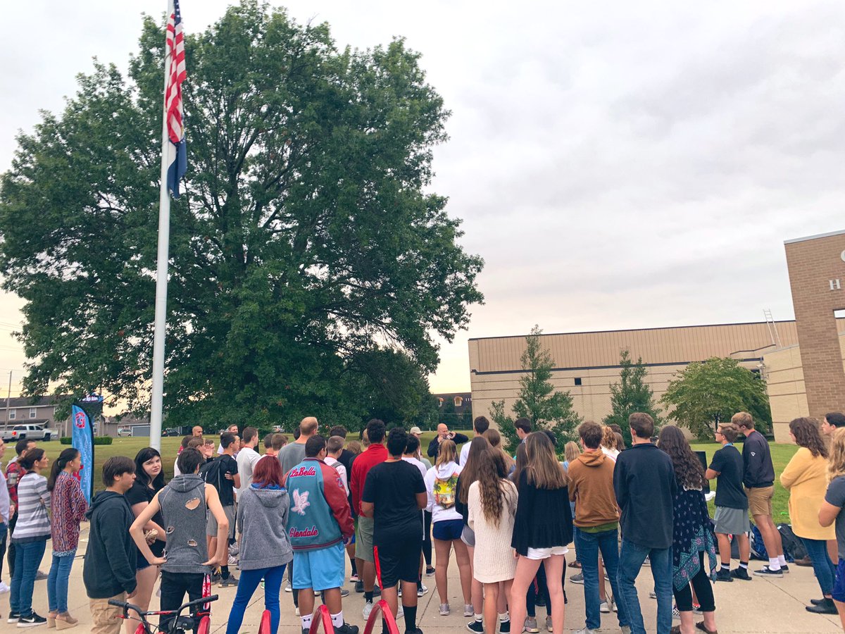 Memories Monday!! 

<a href="/GHSstuco/">GHS Student Council</a> <a href="/ghsfalconflock/">The Flock ™</a> 

Throwback to our record setting FCA huddle this year of 77 students, we miss you GHS! Stay healthy!!