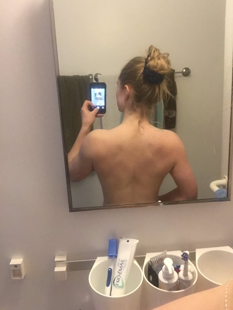 leo__runs's tweet photo. 142.4 lb today!! And here’s a photo of my back https://t.co/tJvTlQETXO