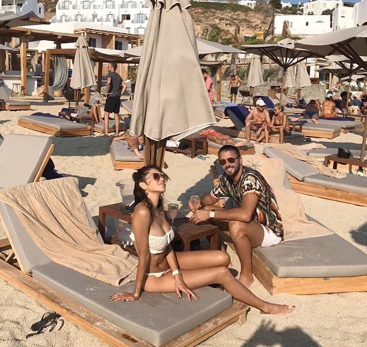 ThoNabMilV's tweet photo. On parle bcp de la rediff des #anges5 en revoyant le début de l' histoire @Nabilla @ThomasVergara 😍💞
tout comme on pe s évader voyager aussi en se refaisant les insta story sur le compte de Thomas de vraies belles destinations souvenirs dans tous les sens 🏖🏜🏝🏞😉👍💫 https://t.co/lPu8R1Ntok