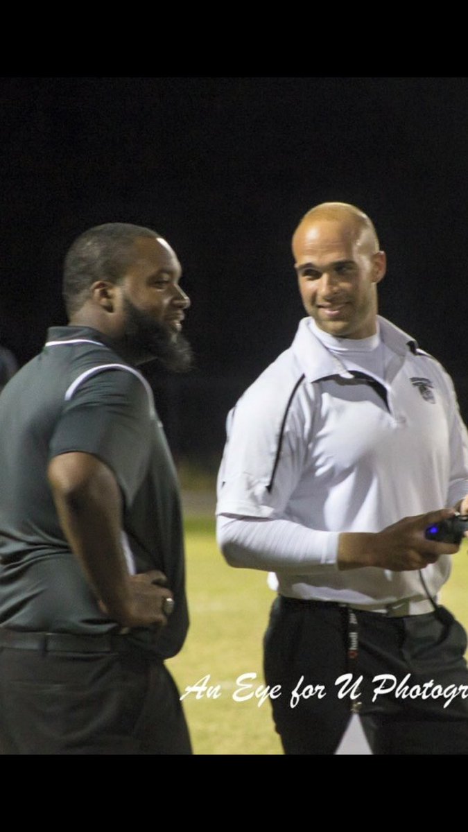 JasonBoltus's tweet photo. Challenge accepted from @CoachCarr16! You have 24 hours to post a picture of you coaching or donate $20 to a local charity. You then need to nominate 4 other coaches. I challenge @Hogi_15 @J_Boltus2 @CoachJDittman58 @Coach_Swagg4 https://t.co/f2F6eRtvMn