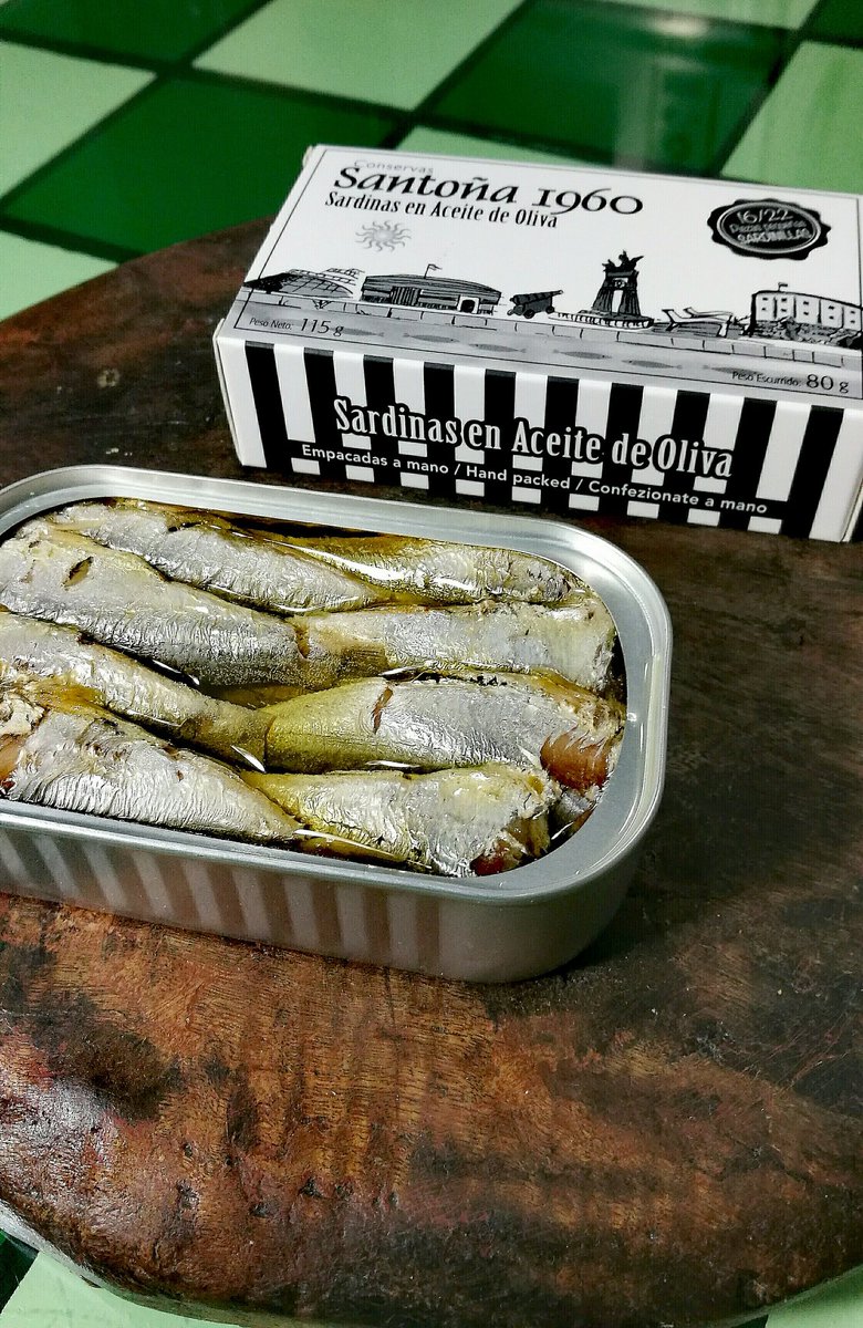 NUEVO PRODUCTO. Sardinillas en Aceite de Oliva. 16/22 peces...#conservas de #sardina #sardinilla todo un placer gourmet.