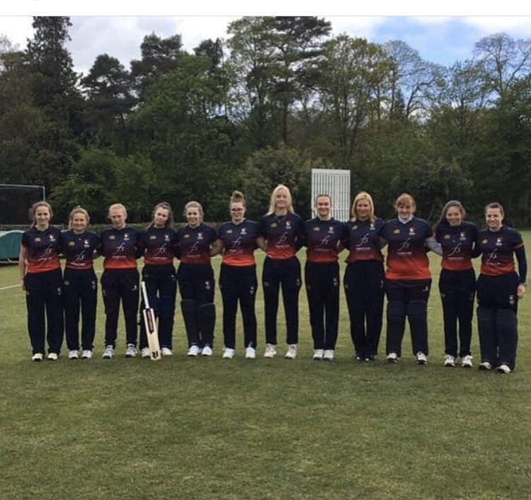 FloWilk10's tweet photo. If you are a cricket person please join the challenge of posting a cricket photo. Just one picture, no description. Please copy the text in your status, post a picture and look at some great memories/pictures https://t.co/2LvLfwASiq