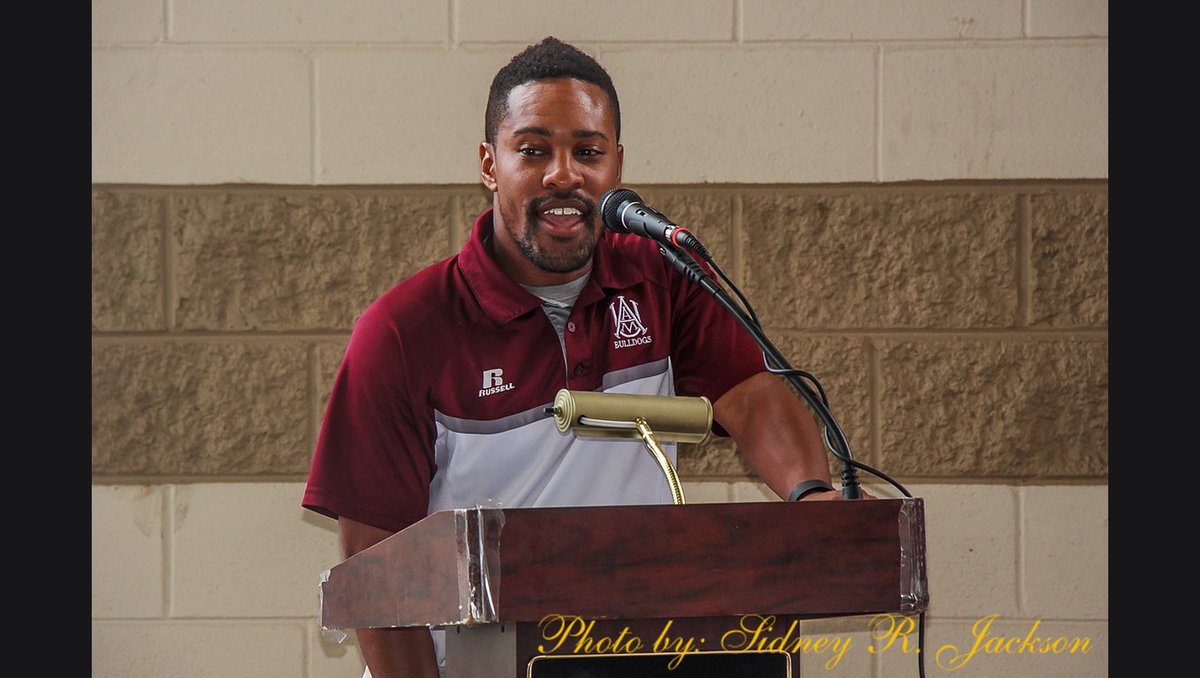 frcali2hiwluv's tweet image. Challenge accepted from @CoachRyanO
Once nominated you have 24 hours to respond AND donate $20 to local charity.  Post a pic of yourself coaching.

I nominate @MoveThoseChainz @abe_elimimian @TheStoweShow @_AntTaylor