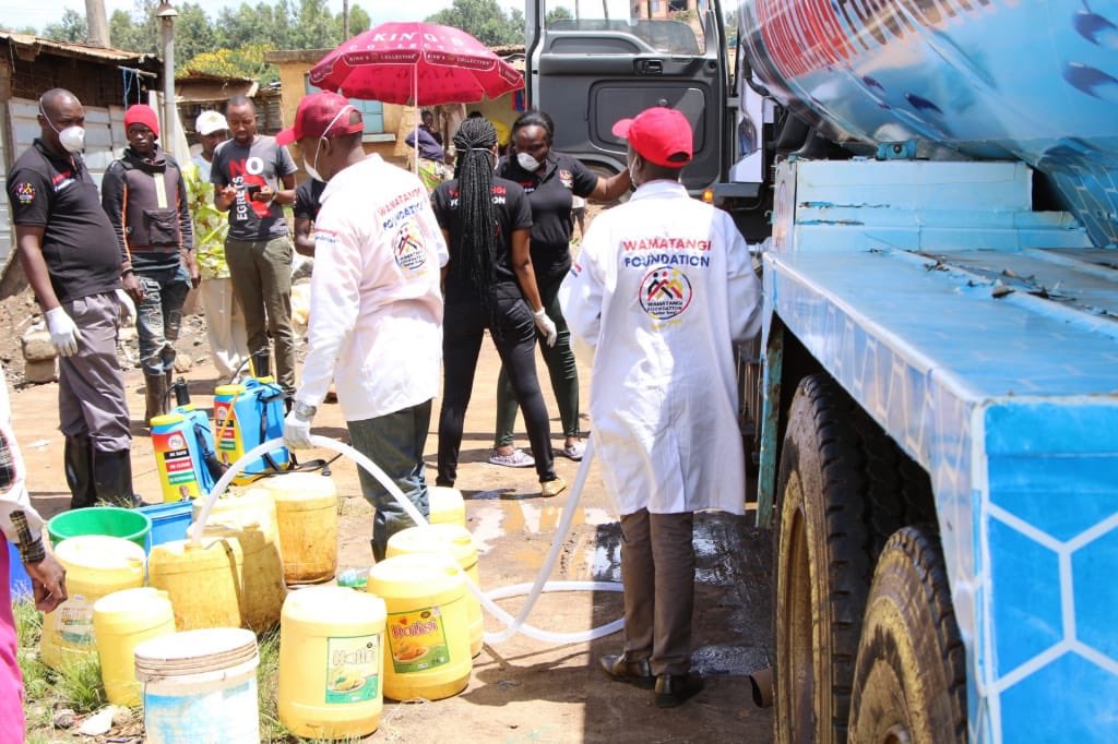 pkimani99's tweet photo. ⁦@KWamatangi⁩  On day 2 on the frontline against CORONA VIRUS. What would a lockdown mean for this people without water? Wash your hands all the time? https://t.co/X7S5zBWaH9