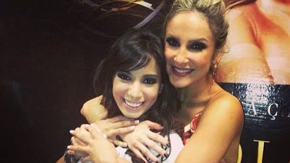 MundoLeitte's tweet photo. Hoje o dia é dela! Parabéns, @Anitta! Saúde e muita música boa!!!!! Por mais encontros com @ClaudiaLeitte e que o feat venha com tudo!!! 💜 #AnittaFaz27 #HappyBdayAnitta https://t.co/KSIUNv2J3e