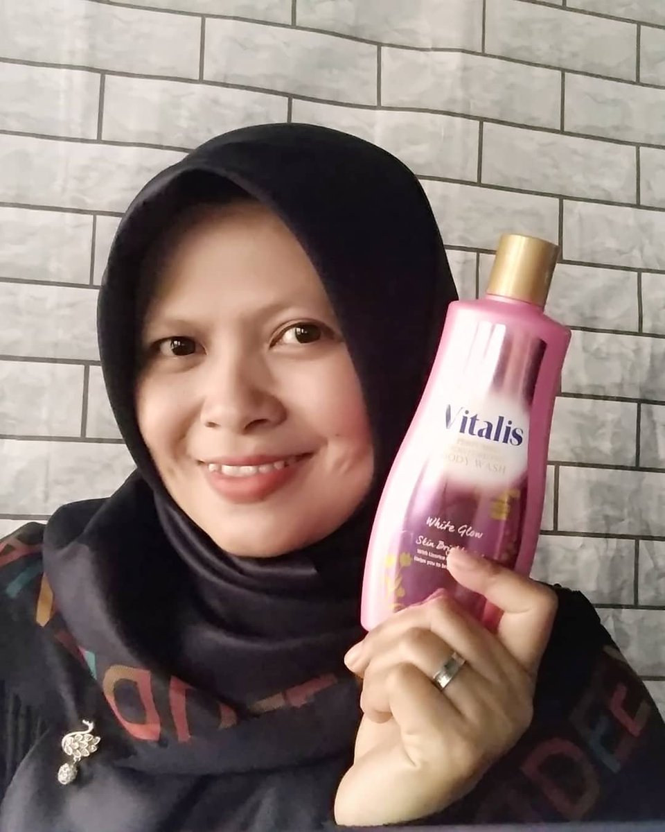 Buat ibu2, me time itu sangat penting. Supaya bisa tetap waras dalam menghadapi hari yg dilalui.

Kalo saya me time-nya yg sederhana2 aja. Seperti yg saya ceritakan di postingan ini. 😁
 niaharyanto.com/2020/03/vitali…

<a href="/pesonavitalis/">PesonaVitalis</a> <a href="/Emak2Blogger/">KEB</a> #MandiParfum #VitalisxKEB
