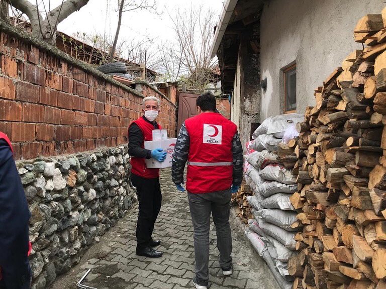 📍K a s t a m o n u 
Sosyal mesafeyi koruyor, #EvdeKal çağrılarına uyan risk grubundaki büyüklerimizin yardımına koşuyoruz. 🌙