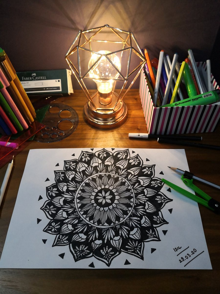 14gün karantinada  kalınca  yanlışlıkla mandala sanatçısı oldum ben 🤪  #EvdeKalDemesiKolay