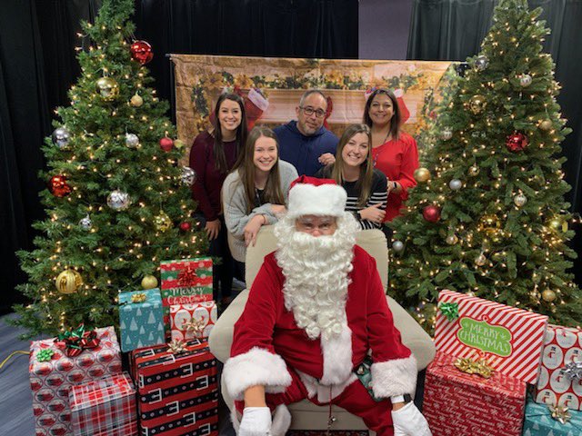 KParrTeach's tweet photo. Missing my people! So thankful for an amazing team who works so hard and @zoom_us for keeping us connected! 💚 @ms_miller5 @MsMayOHT @MsgvNISD @VinRodriguez4 https://t.co/f9cvlA4X7C