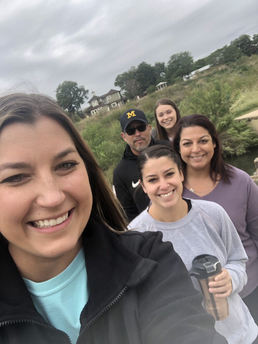 KParrTeach's tweet photo. Missing my people! So thankful for an amazing team who works so hard and @zoom_us for keeping us connected! 💚 @ms_miller5 @MsMayOHT @MsgvNISD @VinRodriguez4 https://t.co/f9cvlA4X7C