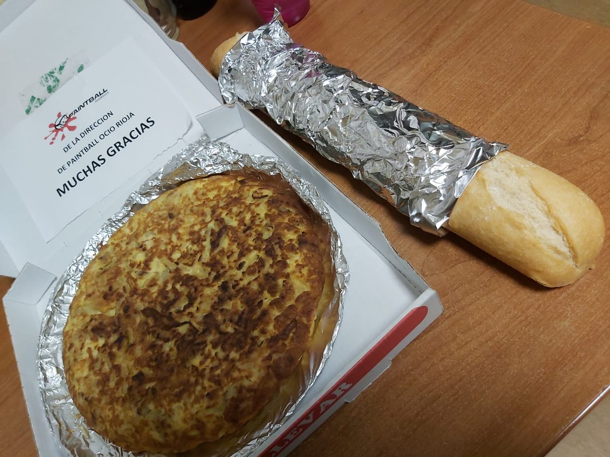 desperioja's tweet photo. Qué grandes los compañeros de Paintball Ociorioja!👏👏👏 La semana pasada enviaron unas tortillas a los héroes de urgencias del Hospital San Pedro, policía local de #Lardero y ambulancias del 061. Detallazo !!! Ahora es cuando destacan las personas y empresas con valores. 💪 https://t.co/6brDH7jUhR
