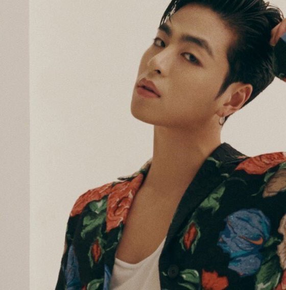 junhoe’s godtier looks ; a thread 
#BrightSmileJunhoeDay