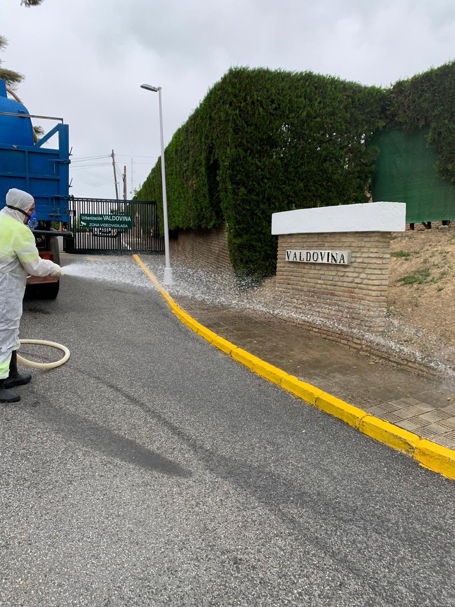 Tras 3 semanas de confinamiento,el Ayuntamiento intensifica el Plan de Desinfección para garantizar la limpieza de todos los rincones de Tomares.#QuedateEnCasa 
-V. de los Dolores 
-Darro, Odiel y Genil
-Almd. Sta. Eufemia 
-Bda. de los Poetas
-Sta. Eufemia 
-Valdovina
-Aljamar 4