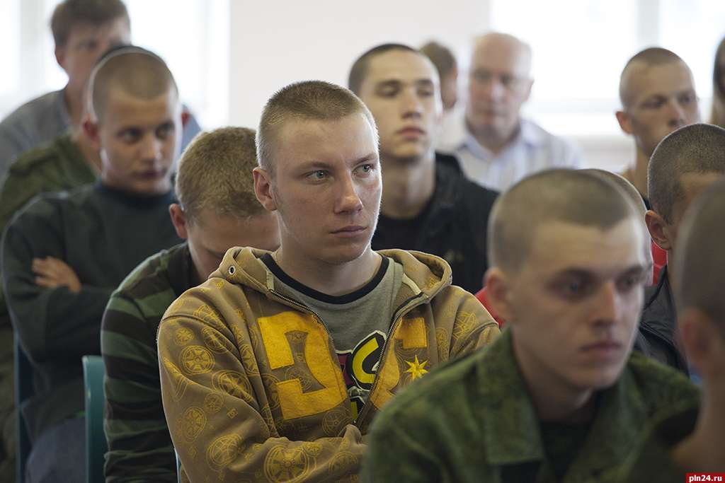 5th_kolonka's tweet image. Путин подписал приказ о весеннем призыве.

В преддверии эпидемии коронавируса.

Для тех, кто ни разу не был на призывном распредпункте и не совсем понимает, что это такое, вот просто несколько фото: