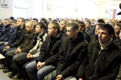 5th_kolonka's tweet image. Путин подписал приказ о весеннем призыве.

В преддверии эпидемии коронавируса.

Для тех, кто ни разу не был на призывном распредпункте и не совсем понимает, что это такое, вот просто несколько фото: