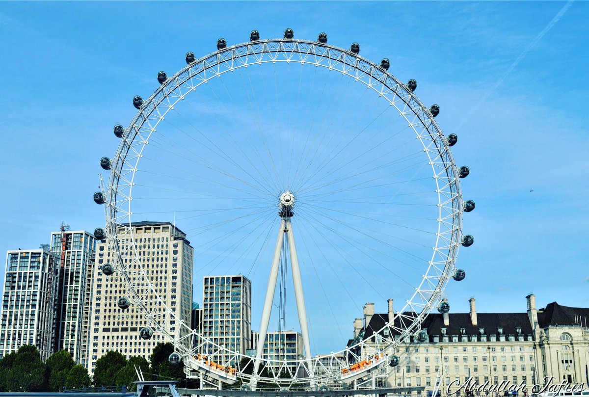 abdullahj's tweet photo. The Millennium Wheel ~ aka the London Eye 🎡🇬🇧 #Photography #Photooftheday #photographer #DSLR #dslrclick #Nikon #D3200 #nikonphotography #londoneye #skies #clouds #westminsterpier #thelondoneye #southbank #throwback #London #Westminster #city #architecture #milleniumwheel https://t.co/HREbZoCNCd