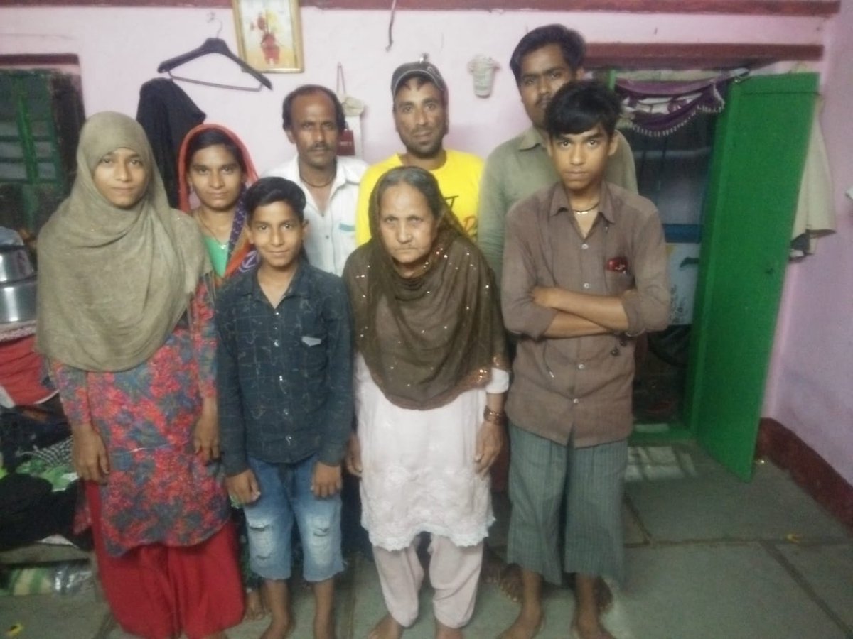 fasi_adeeb's tweet photo. @KTRTRS Sir These family is from #Maharashtra They came to Warangal to sell kulfi ice Creams in summer day's but they now got struck in our Warangal and they don't have money and fulfill their needs and they request to Government Help. https://t.co/yMTPISaXuq