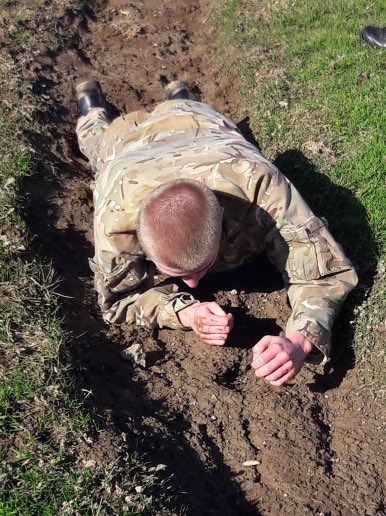HMS_Raleigh's tweet photo. Week 6 for the #Cunningham36s and fitness is key with the stretcher run interspersed with fitness activities. BZ everyone. #Navfit https://t.co/TsThcAYNKf