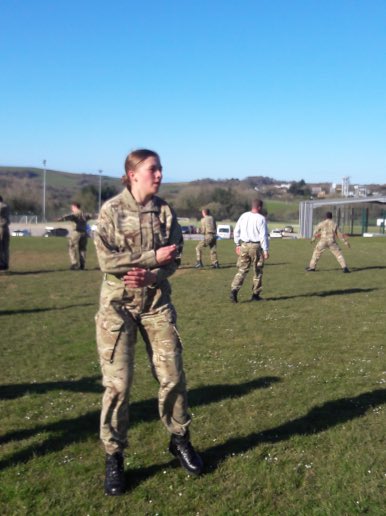 HMS_Raleigh's tweet photo. Week 6 for the #Cunningham36s and fitness is key with the stretcher run interspersed with fitness activities. BZ everyone. #Navfit https://t.co/TsThcAYNKf