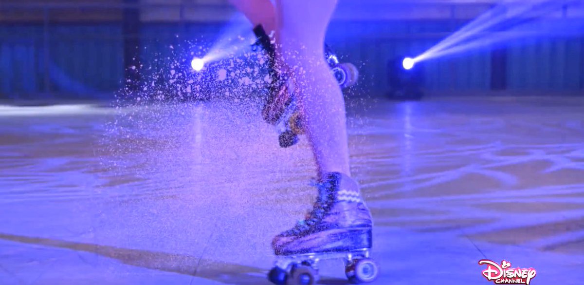 SOYLUNAOFlClAL's tweet photo. Tal vez no podamos patinar afuera, pero nada nos impide seguir soñando por dentro. 

#SoyLuna 🌙 
Temporadas disponibles en @NetflixLAT, @ClaroVideo y @disneyplus 

@karolsevilla https://t.co/k9GneqBncY