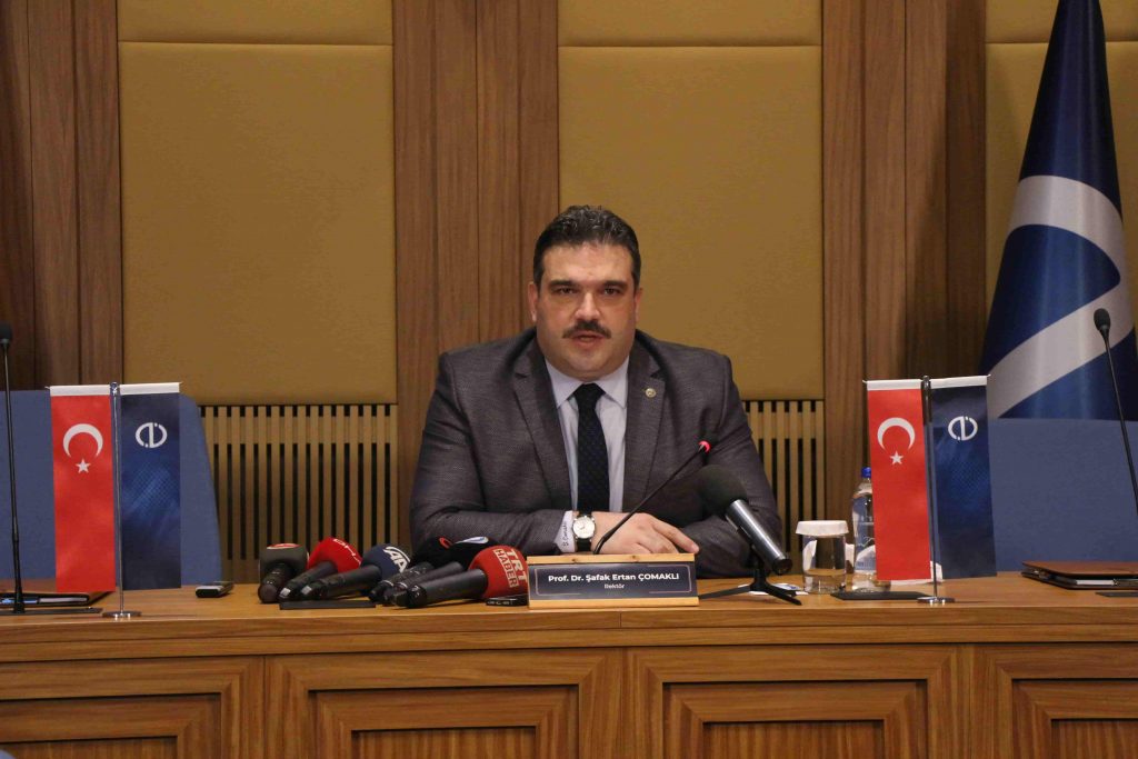 Türkiye’de milyonlarca öğrencinin Açık öğretim sınavları ile alakalı beklenen açıklama Anadolu Üniversitesi Rektörü Prof. Dr. Şafak Ertan Çomaklı tarafından yapıldı.  #açıköğretim #açıköğretimsınavtakvimi2020 #anadoluüniversitesi #aöf #aofsınavtakvimi parabin.com/aof-acik-ogret…