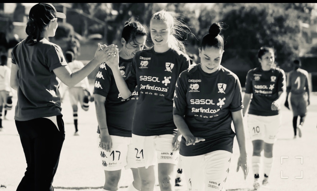 CiaraPicco's tweet photo. I accept @Kaylin194 @Janinevanwyk5 and @JabulileBaloyi 
Once you are nominated you have 24 hours to respond or you donate R2000 to local charity. You need to nominate 4 coaches and post a picture of you coaching! You go @Mutizwaganya @Samantha_Mposi2 @JerryTshabalala @Timmy_Kock https://t.co/9stWaEgNjn