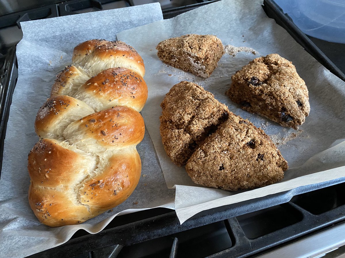 Tomlovestorun1's tweet image. Baking partners - challah and treacle fruit soda bread @OMBCardiff #loadsoffun #lightattheendofthetunnel