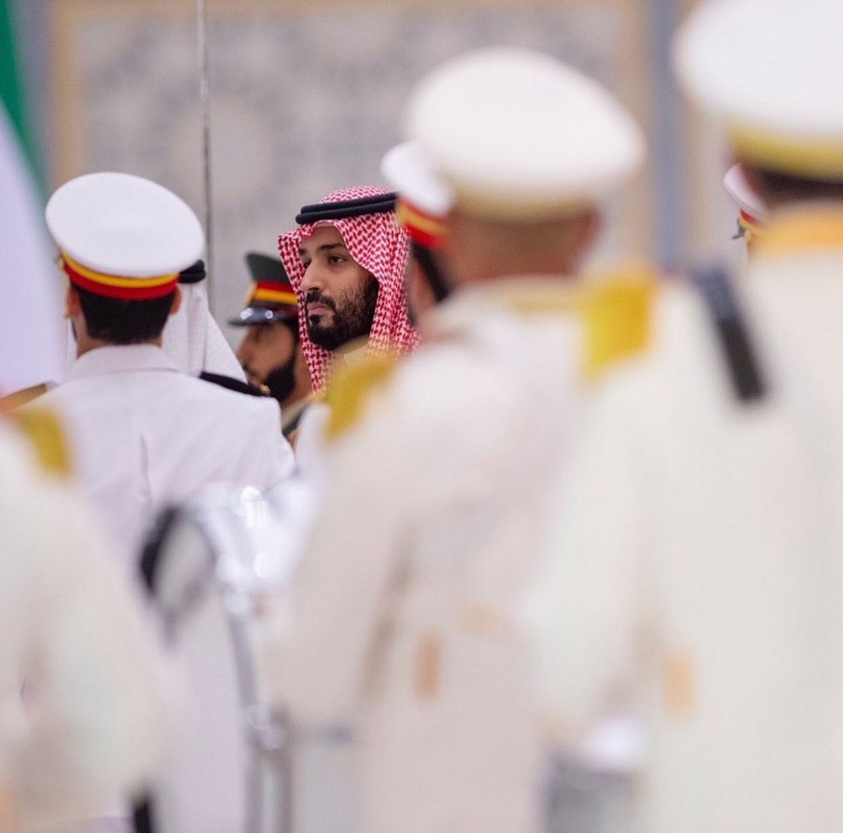 يعرف تفاصيل التفاصيل
صمته حير الجميع
بينما كل مافي الامر
انه الحلم في سباقه مع الزمن
حتى ظن الاخرين انه ضعف
لايفرقون بين الانحناء للعاصفة
وبين الاستسلام
النفط ضربة اولى🦠
وحقيقة مؤامرة خاشقجي
في الطريق⚖️
ومابعدهما تسر الناظرين🎬2
وليس كل ماتراه عينك هي الحقيقة🎭
احفظوها ،،،
جاسر