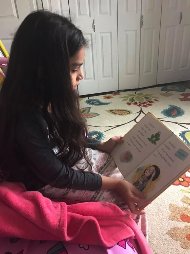 LaurenE_Sachs's tweet photo. We had fun reading in our pjs today! Look at those smiles! 📖❤️😁
#elearning #hesread2lead #become1 https://t.co/G3wFW3aixO
