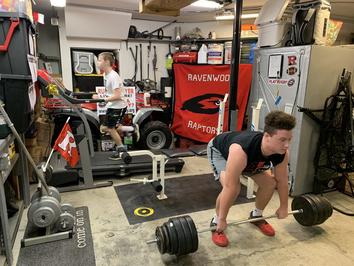 applespartyof4's tweet image. 🏈🏀👟🏈🏉 #stayready #workwithwhatyouhave