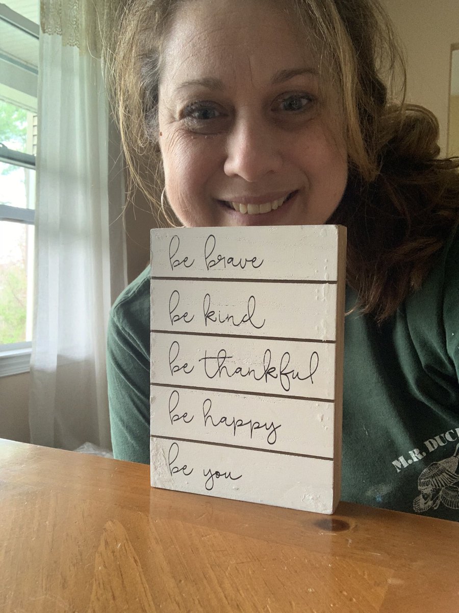 KelliNitsch's tweet photo. Taking a break from kitchen cabinet painting to send a message to my LEMS kiddos! Miss you all. Think of you often! 💜💜💜💜💜💜💜💜 https://t.co/luqje8pkMS