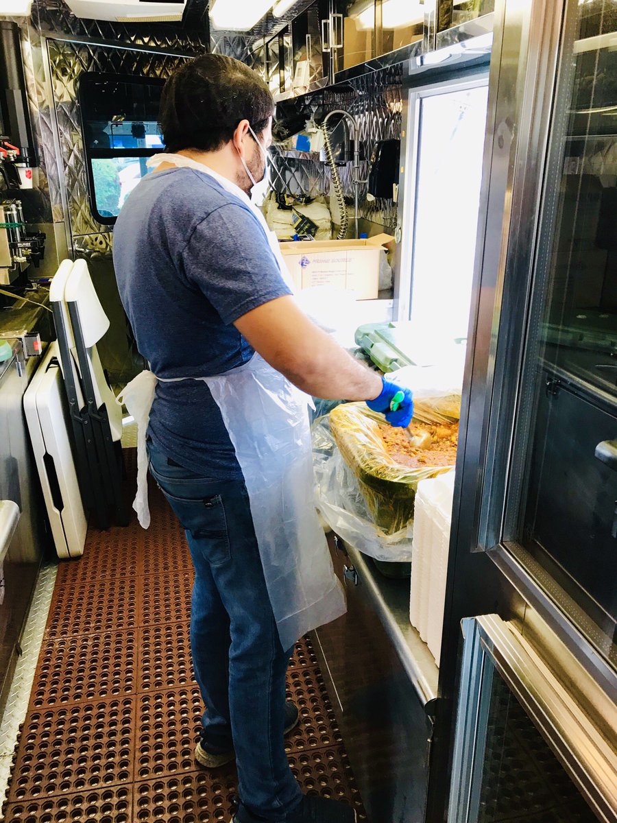 SalArmyMcAllen's tweet photo. The Salvation Army is still operational and serving nutritious hot meals to anyone who can come by our location. We are serving Lunch 12:30pm-1:00pm and Dinner 5:30pm-6:00pm. We are dedicated and appreciate our community https://t.co/twRm353ieS
