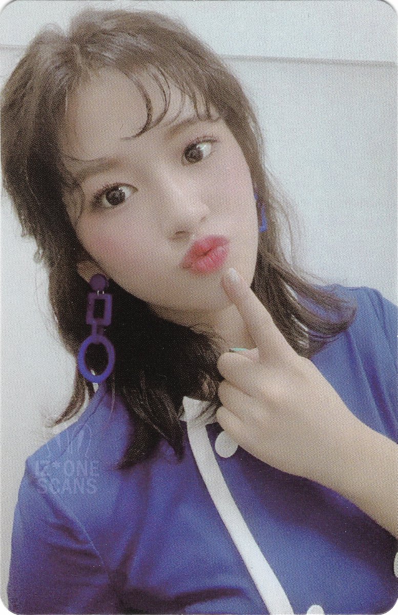 「 PHOTOCARD SCAN 」

༄ YUJIN ''HEART*IZ'' Violeta version. (Logo back)