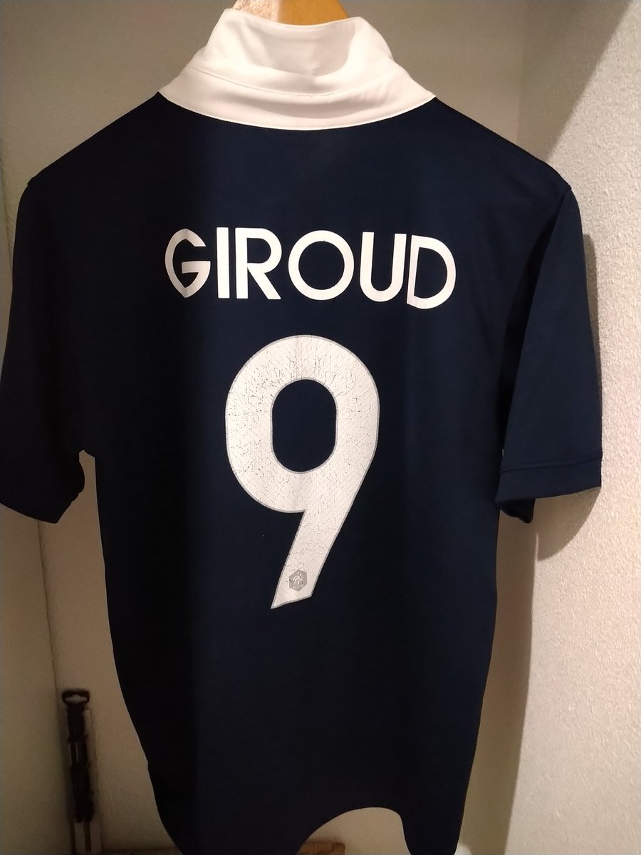 MaximeFassini's tweet photo. @_OlivierGiroud_ souvenirs de mon attaquant préféré .. J'ai une belle collection.. Je m'en fous moi des autres.. Tu es le meilleur Olive.. La paillade ne t'oubliera jamais @MontpellierHSC #MHSCFOREVER https://t.co/7mMC4c0nNI