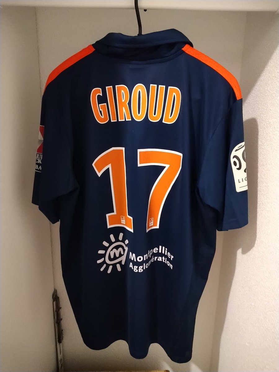 MaximeFassini's tweet photo. @_OlivierGiroud_ souvenirs de mon attaquant préféré .. J'ai une belle collection.. Je m'en fous moi des autres.. Tu es le meilleur Olive.. La paillade ne t'oubliera jamais @MontpellierHSC #MHSCFOREVER https://t.co/7mMC4c0nNI