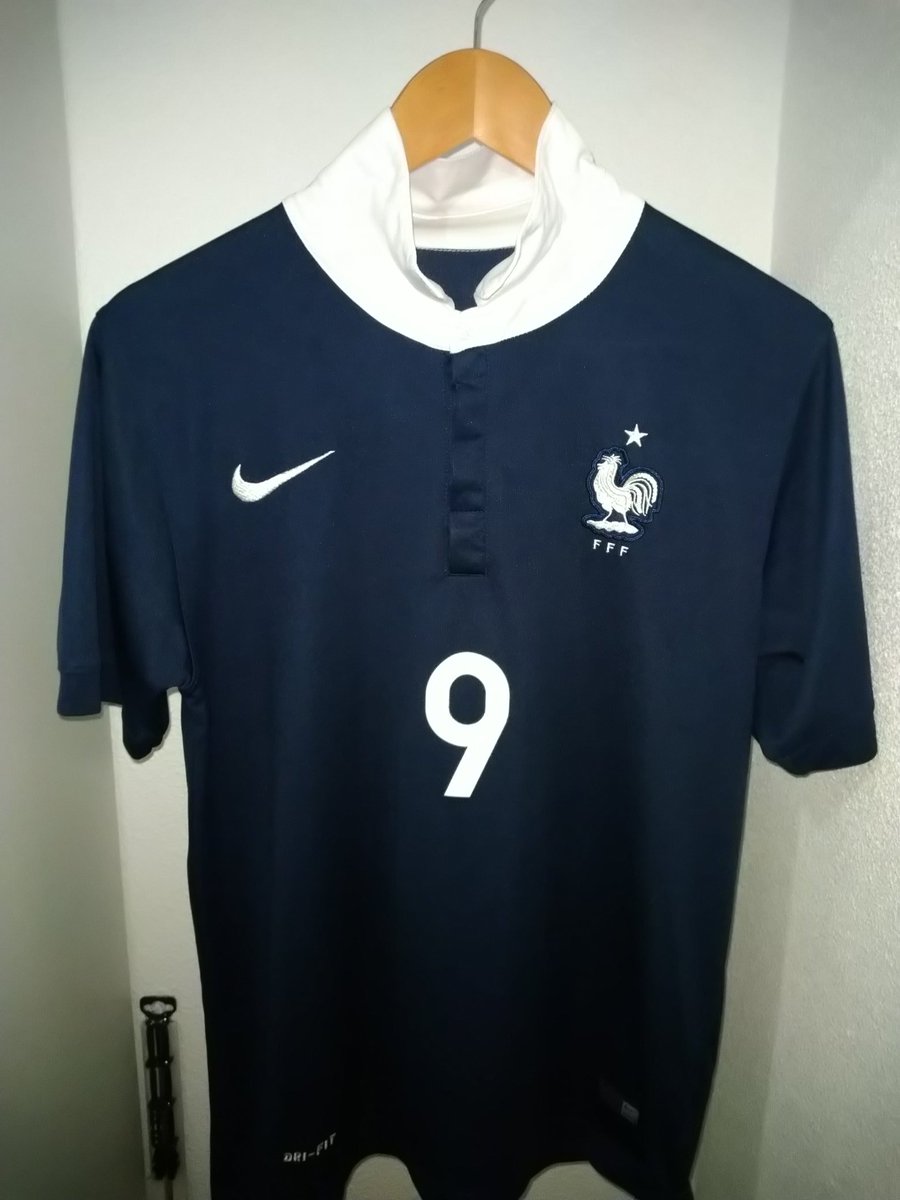 MaximeFassini's tweet photo. @_OlivierGiroud_ souvenirs de mon attaquant préféré .. J'ai une belle collection.. Je m'en fous moi des autres.. Tu es le meilleur Olive.. La paillade ne t'oubliera jamais @MontpellierHSC #MHSCFOREVER https://t.co/7mMC4c0nNI